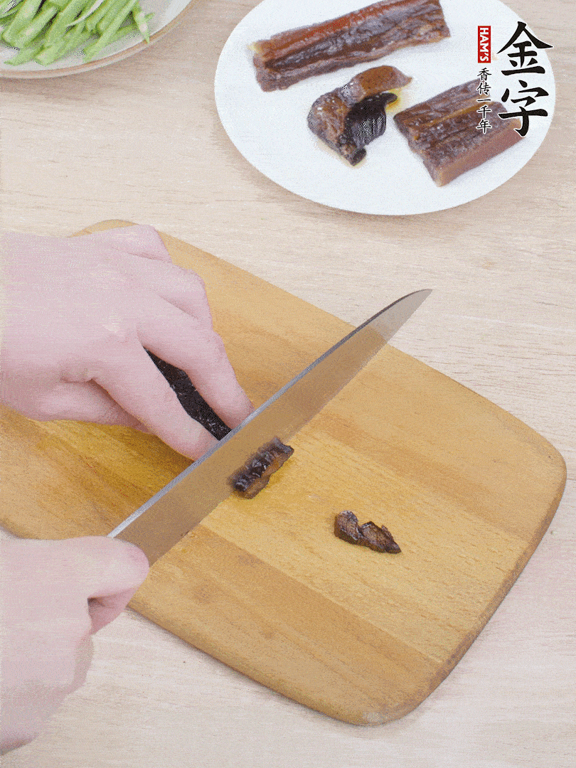 提前煮好的来利国际旗舰厅
酱油肉切片。