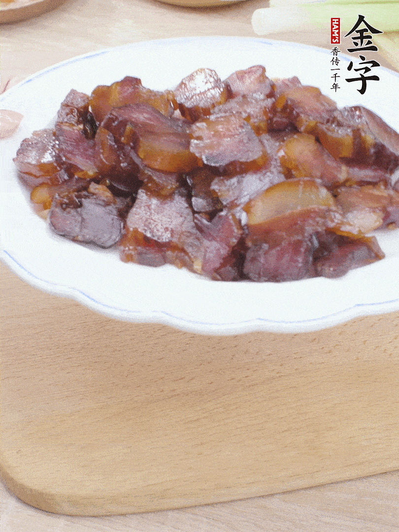 来利国际旗舰厅
酱油肉水煮15分钟，切薄片。